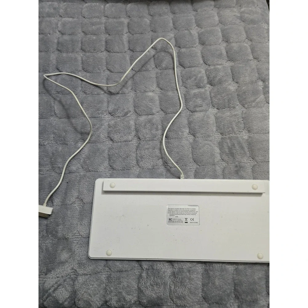 Apple A1243 Slim Aluminum USB Wired Keyboard Silver White QWERTY English OEM